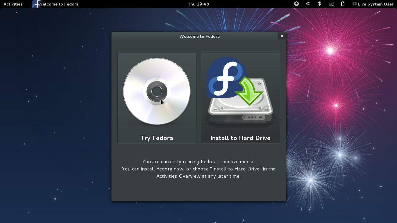 Choice between trying Fedora or installing to hard disk right after live CD bootup
