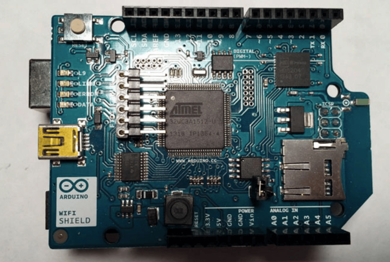 Gambar 5: Wireless Shield sing dipasang ing Arduino Uno