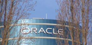 Oracle Cuts Jobs in Cloud Unit Amid AI Push