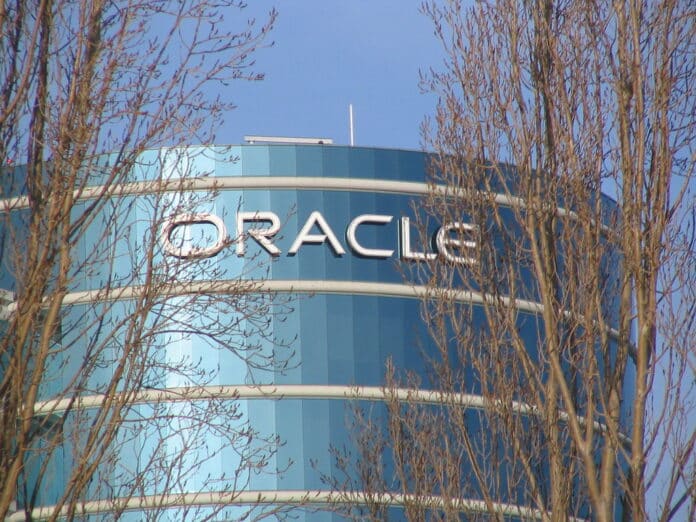 Oracle Cuts Jobs in Cloud Unit Amid AI Push