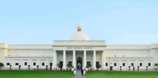 Open Source AI And LLM Training Comes To E-Commerce As IIT Roorkee Launches Executive Programme With TeamLease EdTech